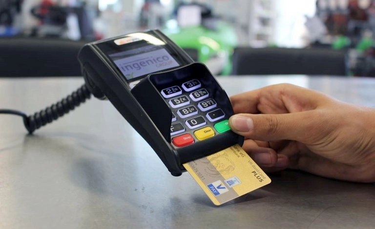 Терминал для оплаты банковскими картами — виды, функции, сферы применения